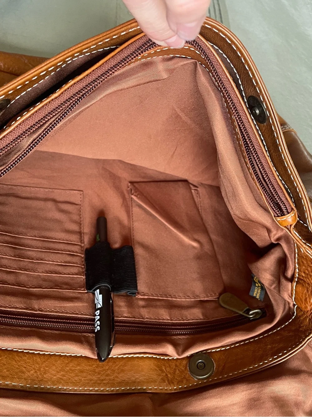 Perry Ellis this messenger